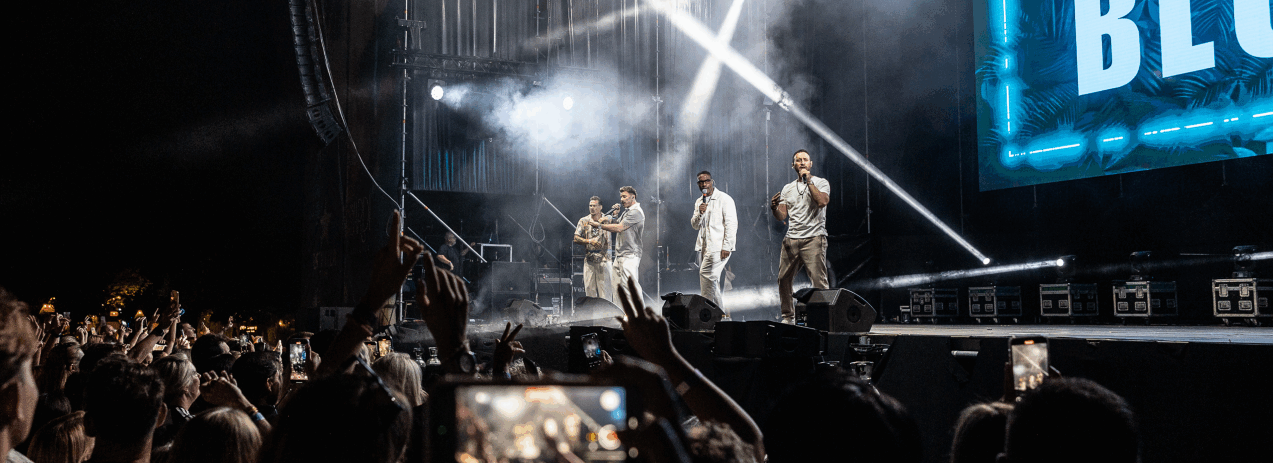 Blue, live in Mallorca at Es Jardi, photographed bv Majorca Mallorca