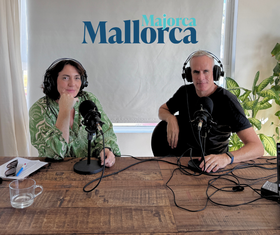 Vicki and Ollie, the hosts of the Majorca Mallorca podcast.
